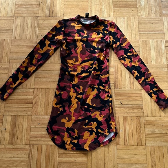 Revamped camo print orange tee-dress - Picture 1 of 3